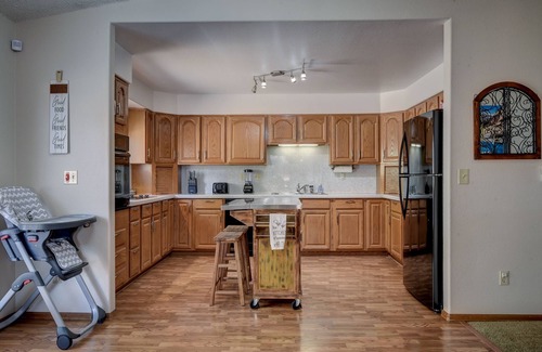 Cheyenne Meadows House | Spacious 5 BDR 3 BA House with Hot Tub, BBQ, Fire Pit, Home Gym, Mountain View