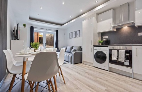 Banbury House | Spacious 5-bed Banbury House near Spiceball Park