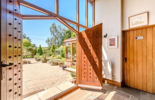 Shrawley House | Spacious 5 bed Barn in the Heart of Worcestershire