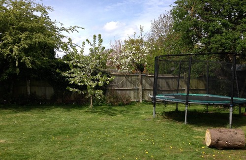 London Borough of Bromley House | Spacious 5 bed family house, large garden, walk to train station and shops. wifi
