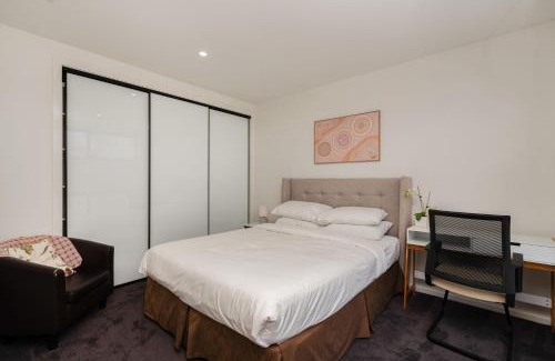 Giralang House | Spacious 5-Bed Family Home in Giralang