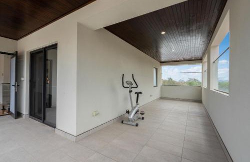 Giralang House | Spacious 5-Bed Family Home in Giralang