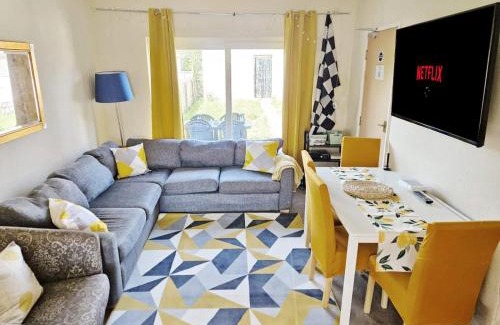 Horfield House | Spacious 5-Bed Home with Parking,WiFi & Self Check-In