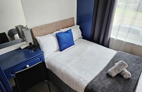 Horfield House | Spacious 5-Bed Home with Parking,WiFi & Self Check-In