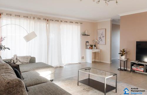 Hannans House | Spacious 5-bed house opposite Golf Course