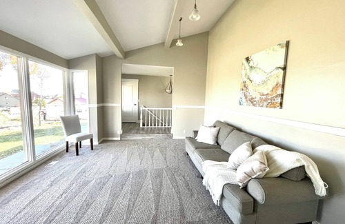 Lapoint House | Spacious 5-bed, near Dinosaur National Monument, Green River!