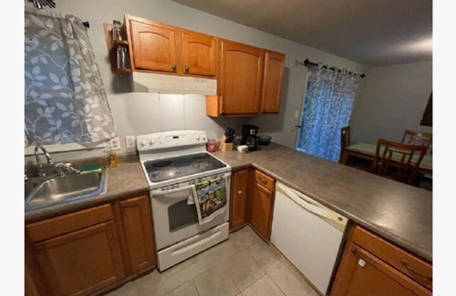Tobyhanna House | Spacious 5 Bed Room King Beds, Private backyard
