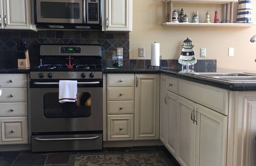 Alger House | Spacious 5 Bed Waterfront Home! Book your Vacation now!