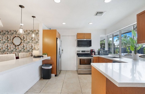 Imperial Point House | Spacious 5-bedroom house in serene Fort Lauderdale with WiFi and AC