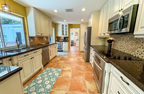 Imperial Point House | Spacious 5-bedroom house in brilliant Fort Lauderdale with WiFi, AC