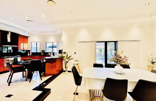 Ramsgate Beach House | Spacious 5-bedroom house water view in Ramsgate Beach with WiFi, AC.