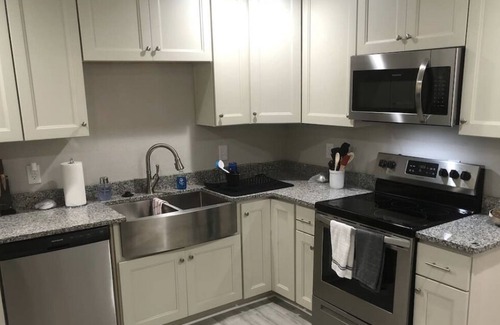 Norfolk - Virginia Beach House | Spacious 5 bedroom 4 bathroom