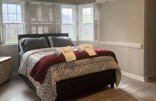 Norfolk - Virginia Beach House | Spacious 5 bedroom 4 bathroom