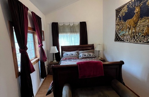 Bonners Ferry Cabin | Spacious 5-bedroom lodge in welcoming Bonners Ferry with AC, WiFi