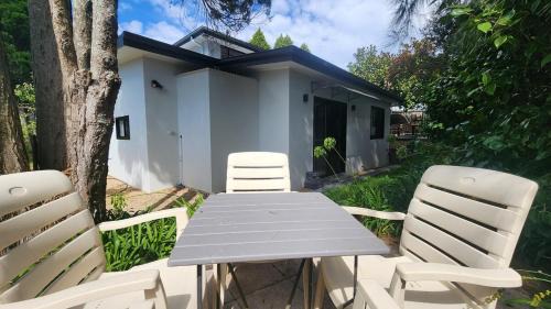 Katoomba House | Spacious 5 Bedroom 3 Bath Three Sisters Getaway