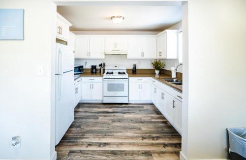 Los Angeles Apartment | Spacious 5 Bedroom 3 Bath Home for Large Groups By DT LA