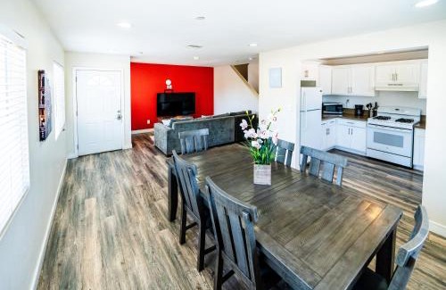 Los Angeles Apartment | Spacious 5 Bedroom 3 Bath Home for Large Groups By DT LA