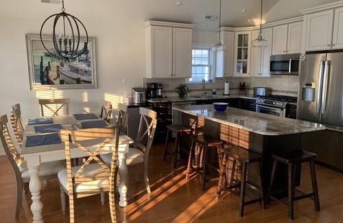 North End House | Spacious 5-Bedroom Beach House – Ideal for Families, Walk to Ocean & Downtown