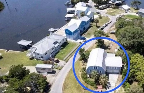 Old Homosassa House | Spacious 5-bedroom beautiful water view home with private boat dock steps away.