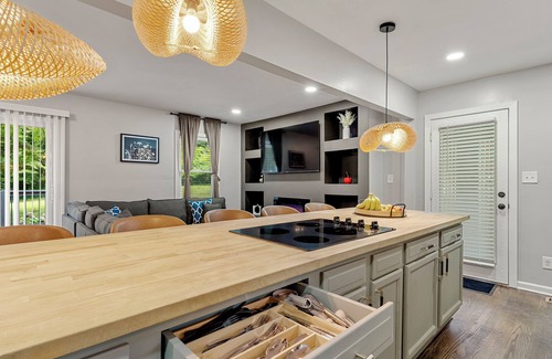 Church Street House | Spacious 5-bedroom bungalow in charming Georgia with Modern Amenities