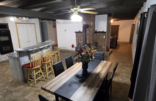 Blanding Cabin | Spacious 5-bedroom cabin in charming Blanding with AC, WiFi