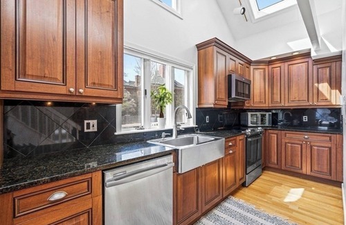 Arlington Condo | Spacious 5-bedroom condo in Arlington, close to Tufts, Harvard, MIT and Boston