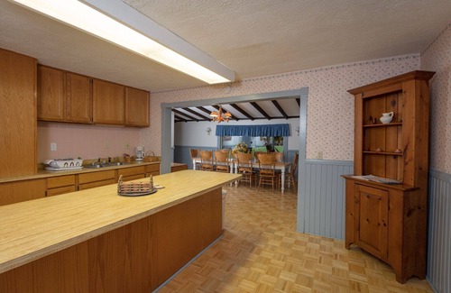 Stanley House | Spacious 5-Bedroom Country House with scenic views, ideal for large families!