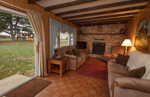 Stanley House | Spacious 5-Bedroom Country House with scenic views, ideal for large families!