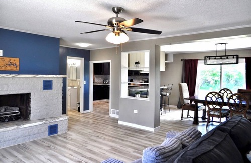 Shell Knob House | Spacious 5-bedroom house. Game Room. Travel Themed Bedrooms. 1 mile from lake.