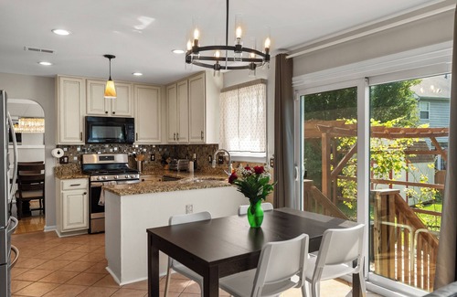 Dale City House | Spacious 5-bedroom house near DC