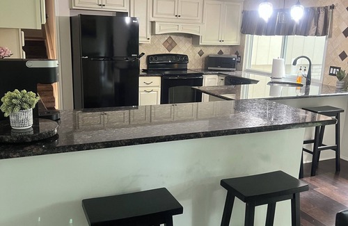 Bryant Pattengill East House | Spacious 5-bedroom house with AC, WiFi in enjoyable Ann Arbor
