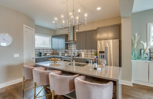 Talbot's Corner House | Spacious 5-Bedroom House with Elevator and Fantastic City Views!
