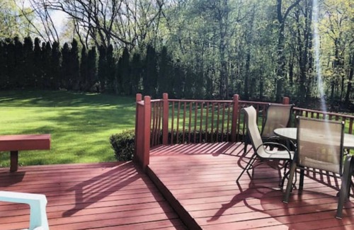 Mitchell House | Spacious 5-bedroom house with pool table near UofM
