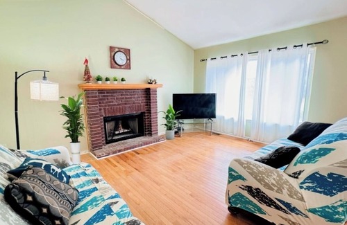 Mitchell House | Spacious 5-bedroom house with pool table near UofM
