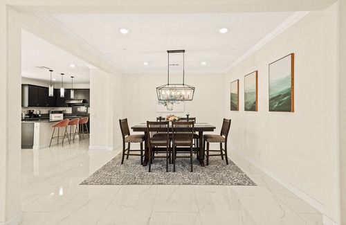 Ontario House | Spacious 5 bedroom home