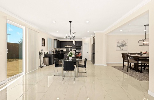 Ontario House | Spacious 5 bedroom home