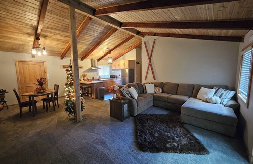Enumclaw House | Spacious 5-bedroom House in Greenwater, mins from Mt. Rainier National Park.