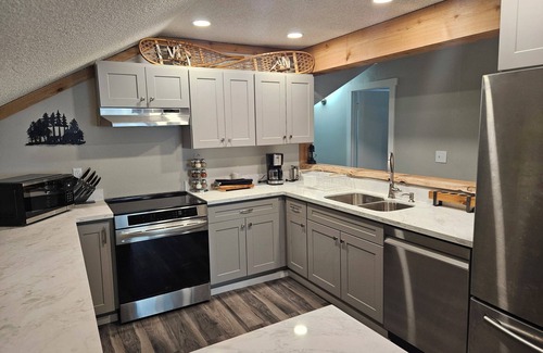 Enumclaw House | Spacious 5-bedroom House in Greenwater, mins from Mt. Rainier National Park.