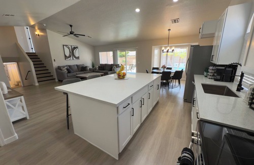 Copperwood House | Spacious 5-bedroom house in fabulous Glendale with WiFi, AC and Pool