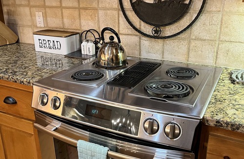 Sunriver House | Spacious 5-bedroom house with AC, WiFi, SHARC passes in beautiful Sunriver!