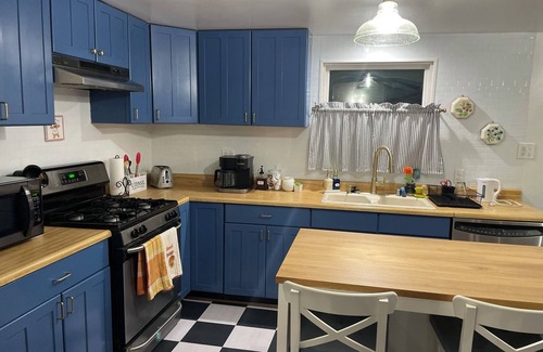 West Carson House | Spacious 5-bedroom house in welcoming Torrance with WiFi, AC, large yard