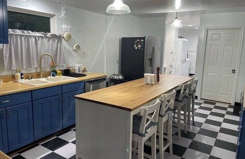 West Carson House | Spacious 5-bedroom house in welcoming Torrance with WiFi, AC, large yard