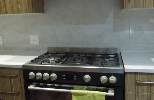 Greater Johannesburg Metropolitan Area House | Spacious 5-bedroom house with WiFi 15 min from the airpot.