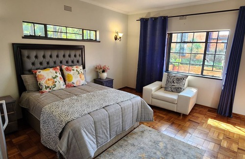 Greater Johannesburg Metropolitan Area House | Spacious 5-bedroom house in the Heart of Linden with Inverter