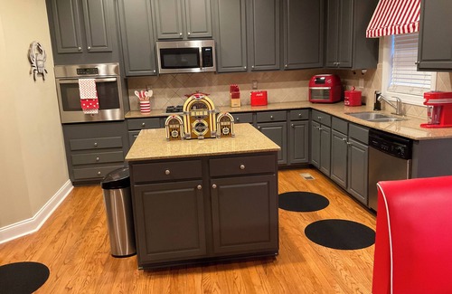 Conyers House | Spacious 5-bedroom house in delightful Conyers with WiFi, AC