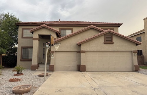 Sundance Ranch House | Spacious 5-bedroom house in delightful Phoenix with WiFi, AC