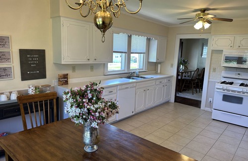 Culver House | Spacious 5-bedroom house on a quiet street right off the lake near the academy