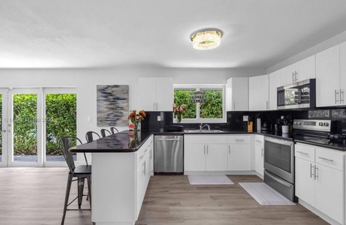 The Roads House | Spacious 5-bedroom house key Biscayne