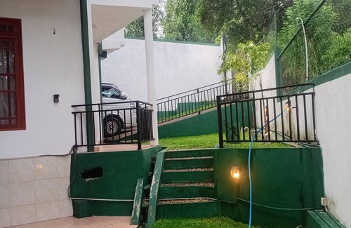 Gomagoda Villa | Spacious 5-bedroom villa in lovely Nattarampota, Kandywith WiFi, AC