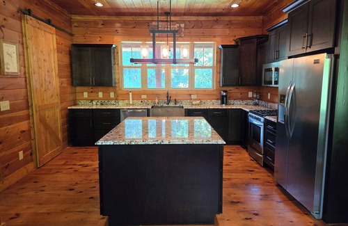Lancaster House | Spacious 5-bedroom Lodge 5 minutes to Center Hill Lake nSleeps 12 *New Listing*